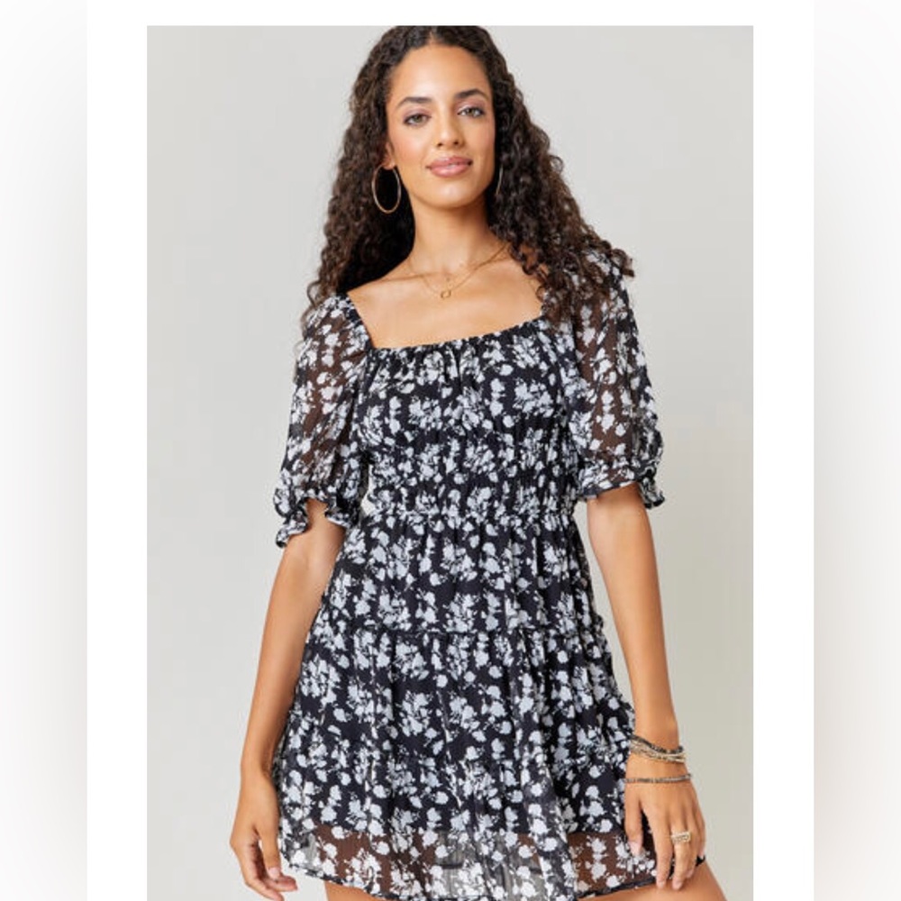 Floral ruffle mini black&white